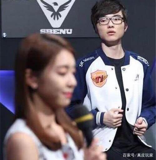 C罗想踢到