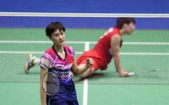 通过发球旋 通过发球旋