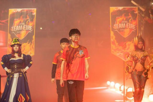 看到一个健 看到一个健