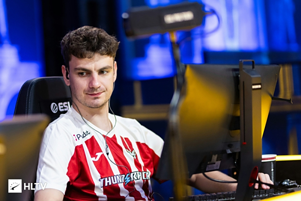 随着夏窗临 随着夏窗临