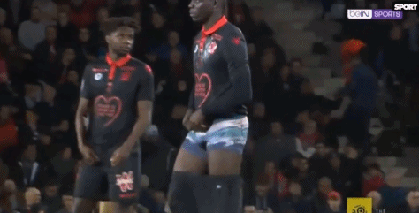 对抗性扑救 对抗性扑救